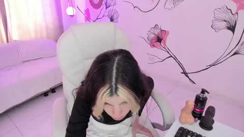 Snapshot of isabela_fiorelli chatting on 9, 10, 2025 isabela_fiorelli online show from 9, 10, 2025