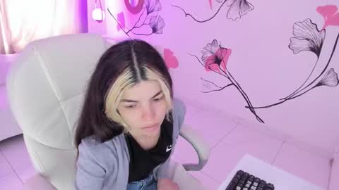 Snapshot of isabela_fiorelli chatting on 12, 10, 2025 isabela_fiorelli online show from 12, 10, 2025