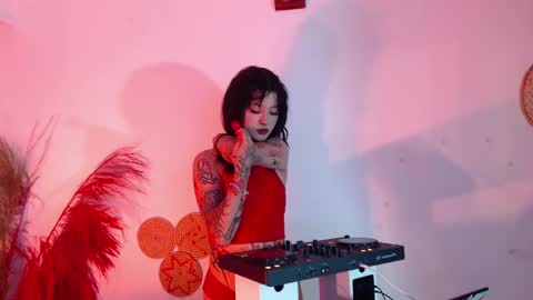    online show from 14, 1, 2025