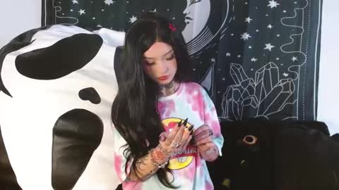    online show from 20, 10, 2025