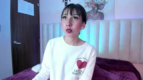 isabella_crofts online show from 23, 12, 2025