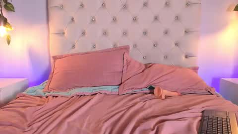   online show from 14, 10, 2025