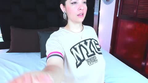 Isabella Your Queen  online show from 21, 1, 2025