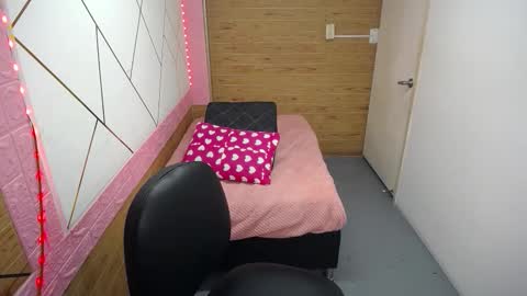 Snapshot of isabella_roseee chatting on 15, 10, 2025 isabella_roseee online show from 15, 10, 2025