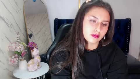 Snapshot of isabella_sweet_v chatting on 18, 11, 2025 isabella_sweet_v online show from 18, 11, 2025