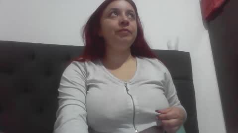 isabellaa_hills_ online show from 9, 10, 2025