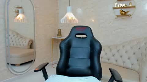 Isabella Velvet  online show from 18, 2, 2026