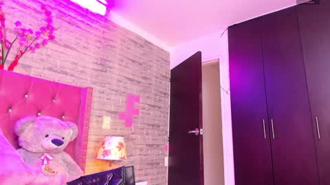    v online show from 8, 2, 2025