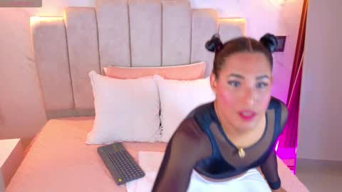 Snapshot of isabellaho1317 chatting on 12, 10, 2025 Isabella online show from 12, 10, 2025