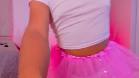 Snapshot of isabellaho1317 chatting on 14, 11, 2025 Isabella online show from 14, 11, 2025