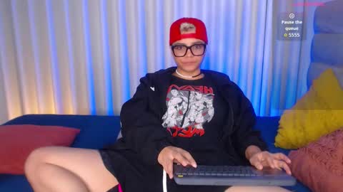 Isabella Mout  online show from 4, 12, 2025