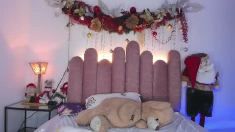 Snapshot of isabellas_smith chatting on 5, 1, 2025 Martina IG martissmith01 online show from 5, 1, 2025