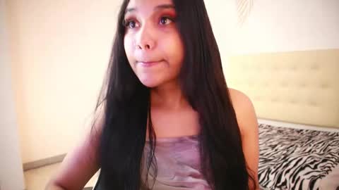 Snapshot of isabelle_lane chatting on 22, 11, 2025 online show from 22, 11, 2025