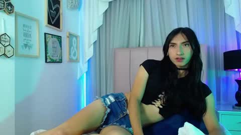 Isabelle Daza online show from 2, 12, 2025