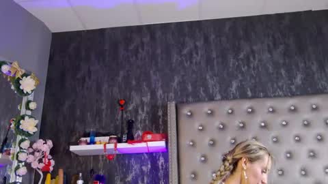 IsabelleEthan online show from 15, 1, 2025