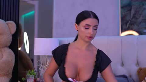 IsabelleHunt online show from 27, 9, 2025