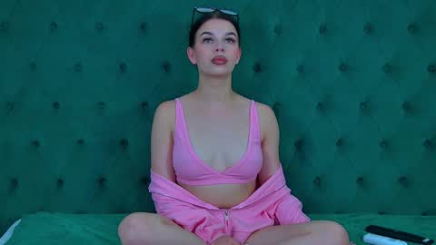 isabellevale online show from 18, 9, 2025