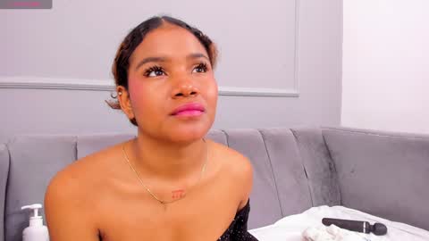 Isabellsmmith online show from 4, 1, 2025