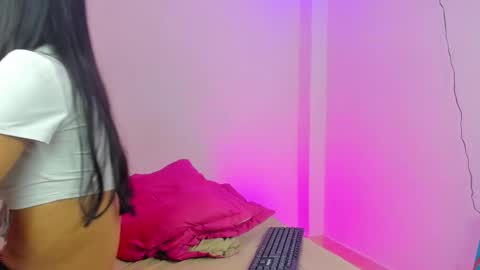 Snapshot of isadoraa1 chatting on 8, 11, 2025 ISADORA online show from 8, 11, 2025