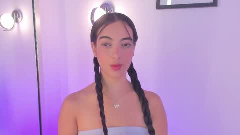 Isa Monroee  online show from 7, 10, 2025