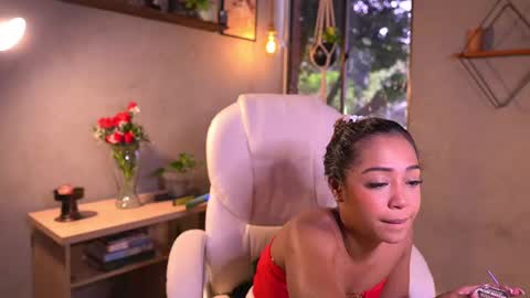 Snapshot of isapetit_ chatting on 7, 10, 2025 Isa Isabella online show from 7, 10, 2025