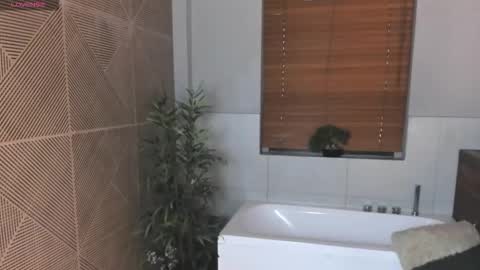 Snapshot of isasanders chatting on 19, 10, 2025 I S A S AN D E R S online show from 19, 10, 2025