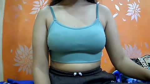 ishika_singh_ online show from 4, 3, 2025