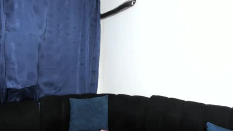 Snapshot of isis_____ chatting on 25, 11, 2025 isis 18 years online show from 25, 11, 2025