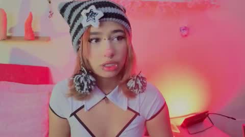 Isisjones18 online show from 18, 10, 2025