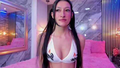 Isla  online show from 1, 2, 2025