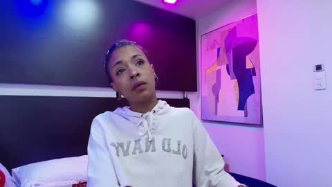 Snapshot of isla_stoones chatting on 18, 10, 2025 isla stoones online show from 18, 10, 2025