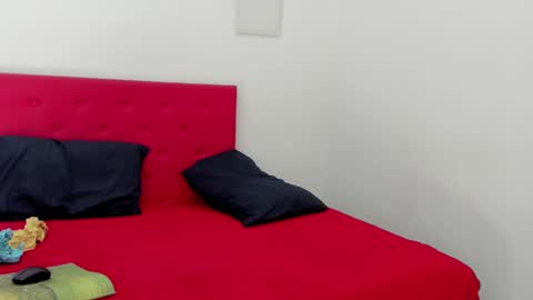 issa_kitty online show from 11, 12, 2024