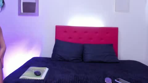 issa_kitty online show from 12, 12, 2024