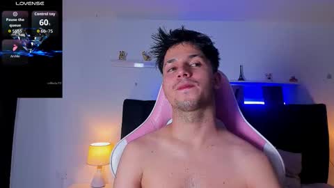 Snapshot of issac_james chatting on 18, 11, 2025 Issac online show from 18, 11, 2025