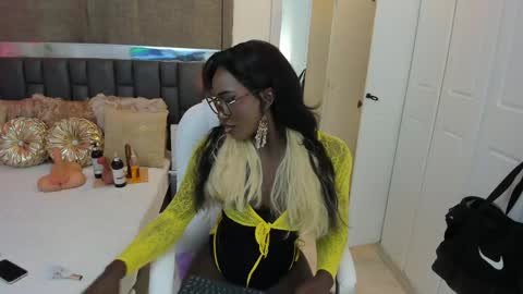 Snapshot of isseymz chatting on 6, 2, 2025 Iseey online show from 6, 2, 2025
