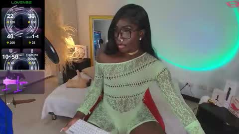 Snapshot of isseymz chatting on 24, 9, 2025 Iseey online show from 24, 9, 2025