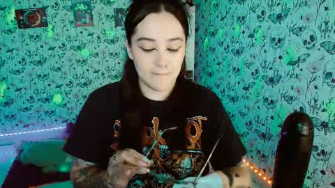 Yiz online show from 5, 10, 2025