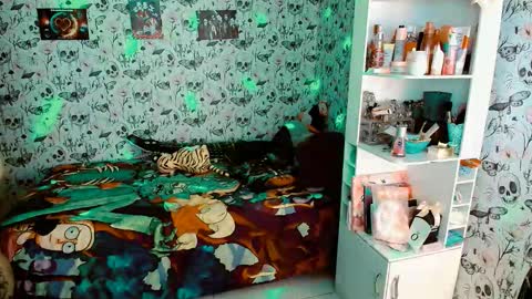 Snapshot of issis_demon chatting on 30, 11, 2025 Yiz online show from 30, 11, 2025