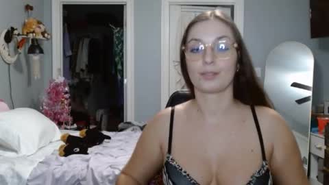 Bella Bloom online show from 4, 1, 2025