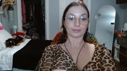 Bella Bloom online show from 3, 2, 2025