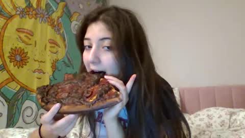 Snapshot of italiankittyx chatting on 9, 11, 2025 ItalianKitty online show from 9, 11, 2025