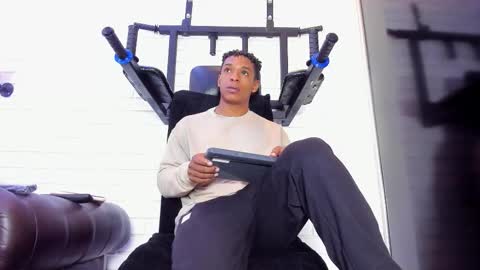 Italo Moore online show from 10, 11, 2025