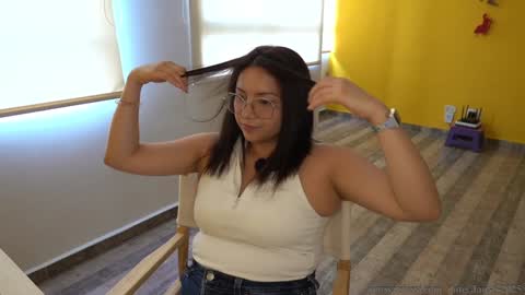 Snapshot of its_jessi chatting on 6, 1, 2025 Jessi online show from 6, 1, 2025