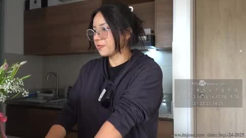 Snapshot of its_jessi chatting on 24, 9, 2025 Jessi online show from 24, 9, 2025