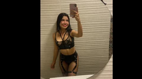 Snapshot of its_lola chatting on 1, 1, 2025 online show from 1, 1, 2025