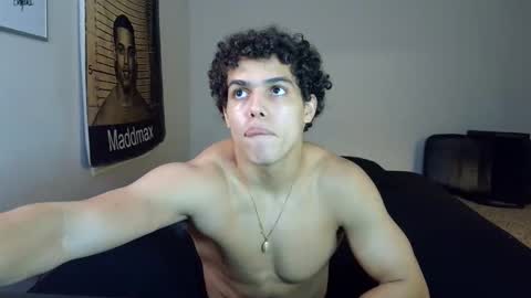 Snapshot of itstarzan chatting on 15, 11, 2025 TARZAN online show from 15, 11, 2025