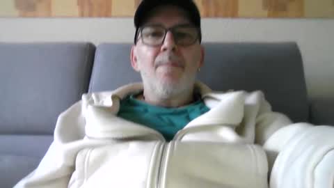Snapshot of itunixx63 chatting on 20, 10, 2025 itunixx63 online show from 20, 10, 2025