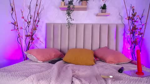 Snapshot of ivone_adams chatting on 1, 2, 2025 Ivone Adams online show from 1, 2, 2025