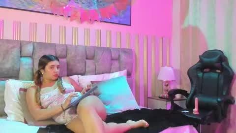 Snapshot of ivonne_kiss chatting on 17, 12, 2025 ivonne online show from 17, 12, 2025