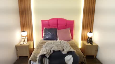 I V O N N E R O S S online show from 26, 2, 2026